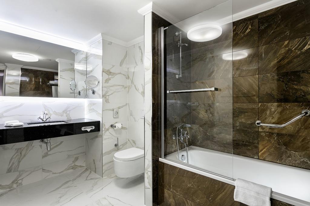 โรงแรมคอมโมโพลิแทน ปร้าก ปราก ห้อง รูปภาพ Bathroom